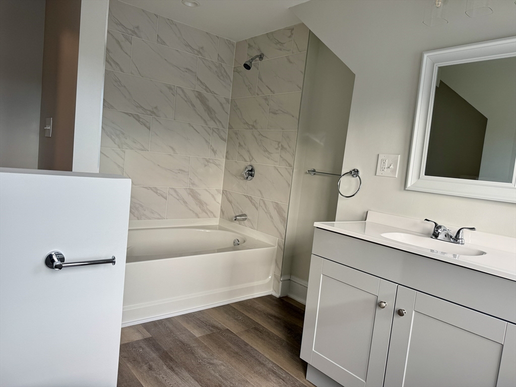 513 Slocum Road Dartmouth, MA 02747 - Photo 28 of 34 a bathroom with a tub a sink and a mirror