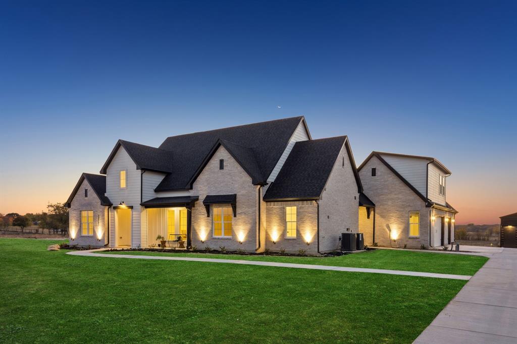 711 Hummingbird Lane Justin, TX 76247 - Photo 2 of 38