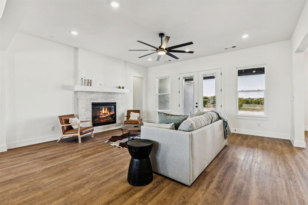 711 Hummingbird Lane Justin, TX 76247 - Photo 5 of 38