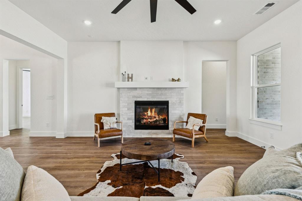 711 Hummingbird Lane Justin, TX 76247 - Photo 6 of 38