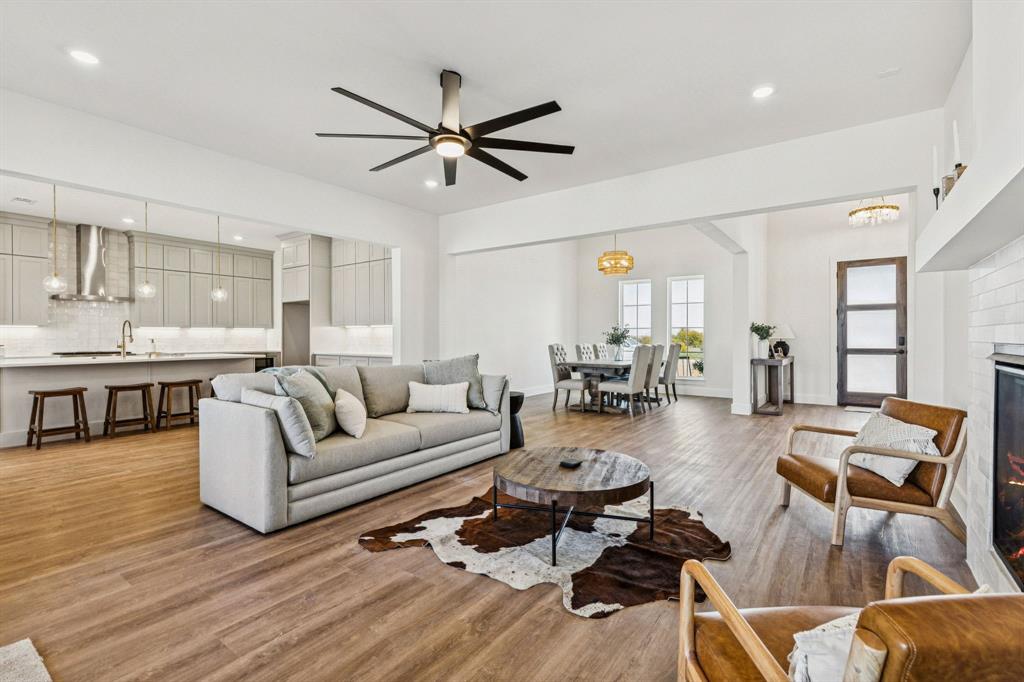 711 Hummingbird Lane Justin, TX 76247 - Photo 7 of 38