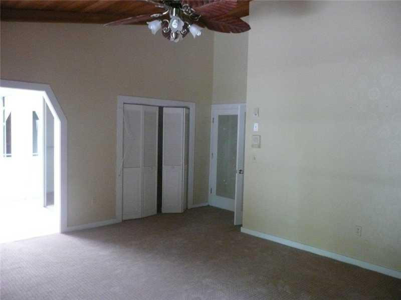 6920 Giralda Circle Boca Raton, FL 33433 - Photo 3 of 8 Living Room