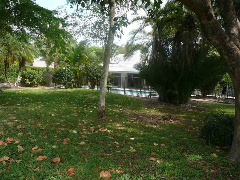 6920 Giralda Circle Boca Raton, FL 33433 - Photo 7 of 8 Yard/Garden