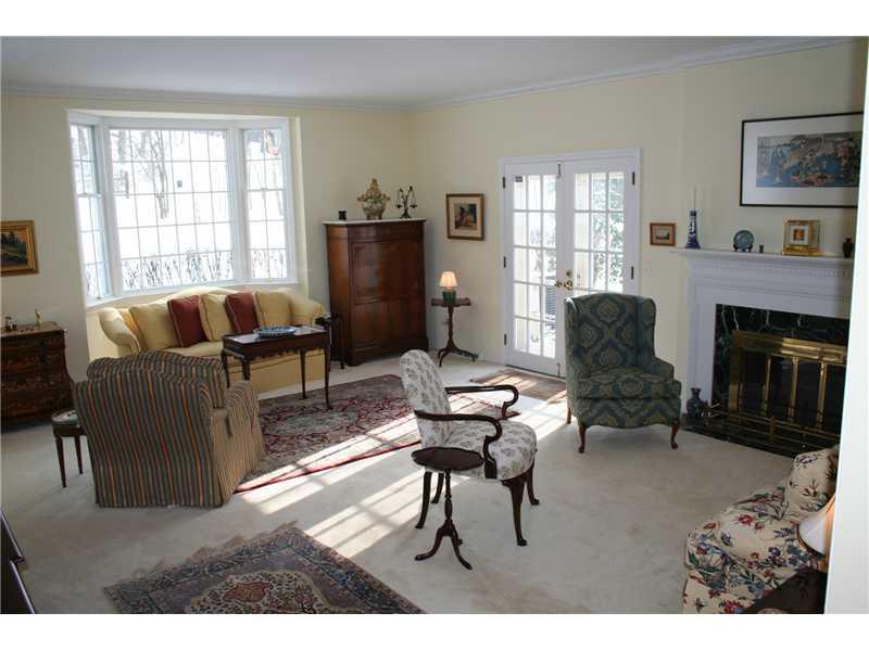 120 Witherow Road Bell Acres, PA 15143 - Photo 3 of 17 Living Room.