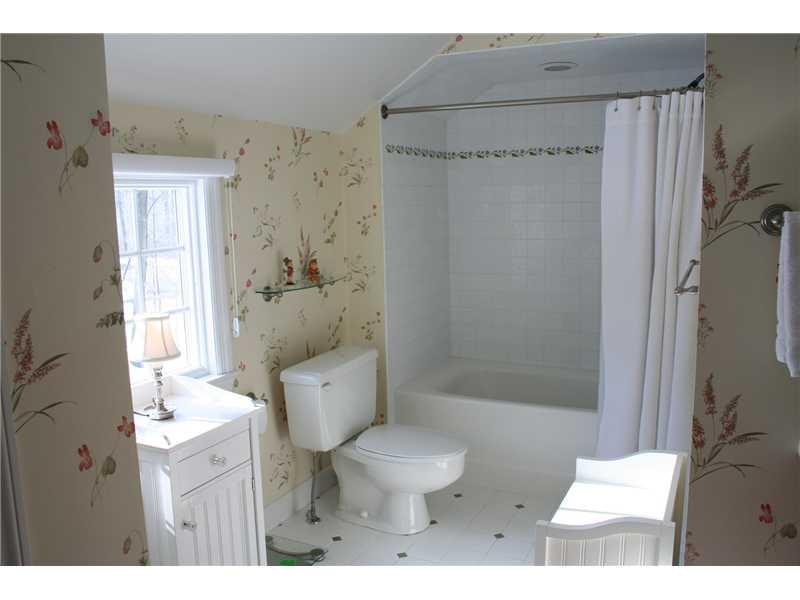 120 Witherow Road Bell Acres, PA 15143 - Photo 9 of 17 Master Bath/Spa.