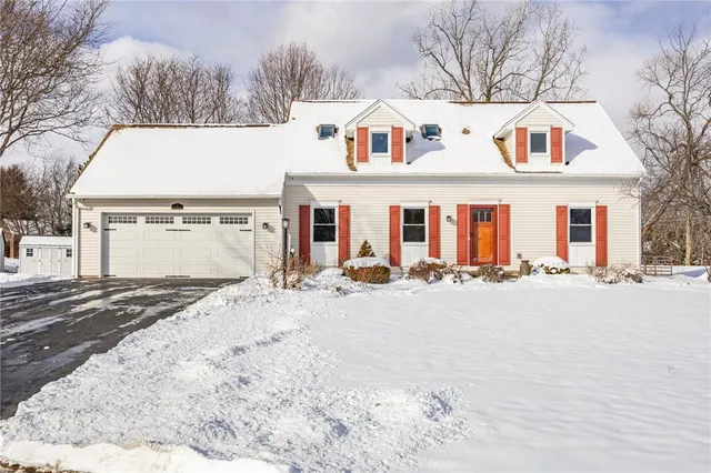 $385,000 | 17 Laurelcrest Drive, Ogden, NY 14559