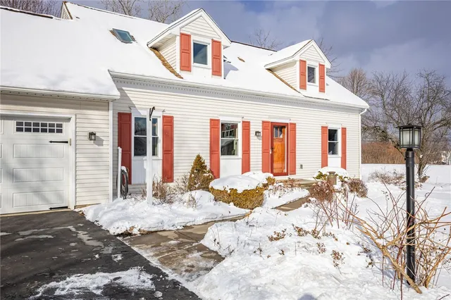 $385,000 | 17 Laurelcrest Drive, Ogden, NY 14559