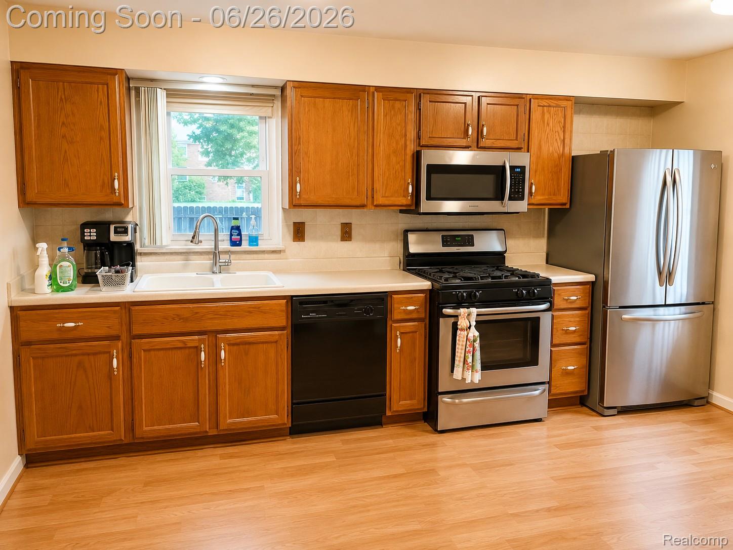 8056 Central Street Center Line, MI 48015 - Photo 8 of 25 104.jpeg