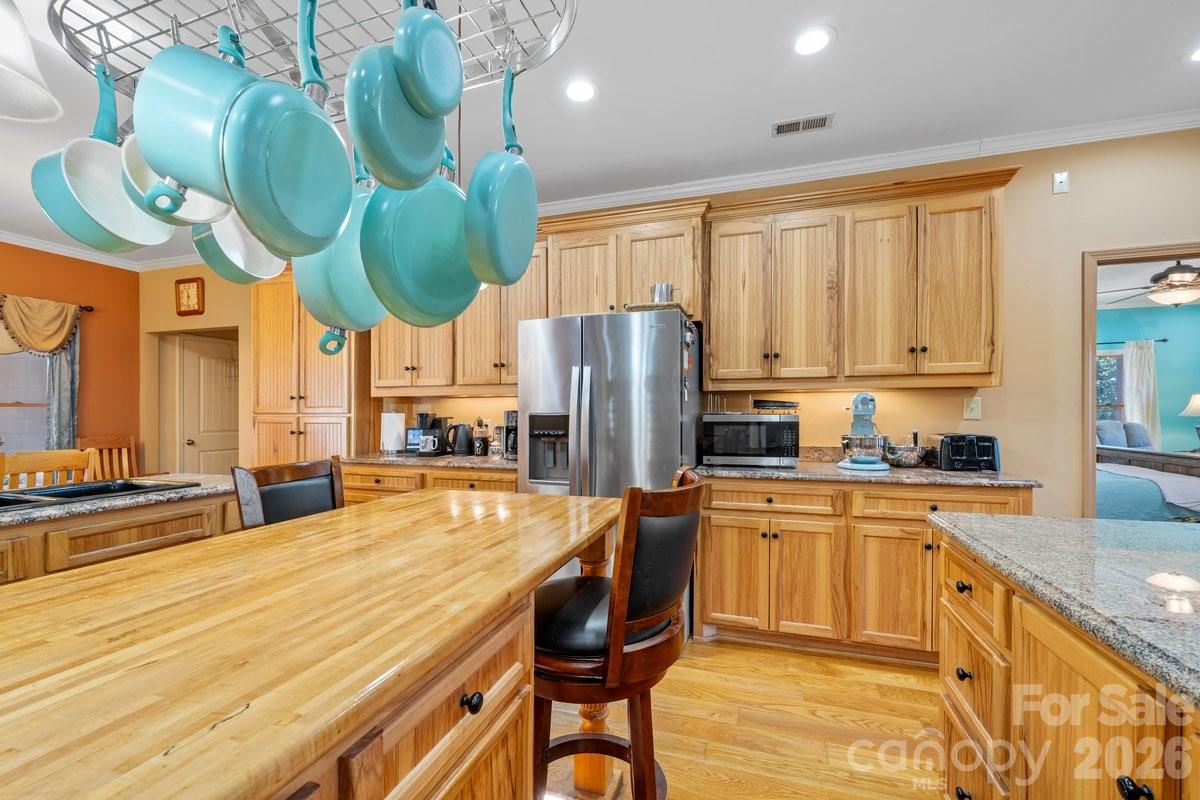 492 State Rd S-11-586 Gaffney, SC 29340 - Photo 14 of 45 a kitchen with stainless steel appliances granite countertop a sink a stove and refrigerator