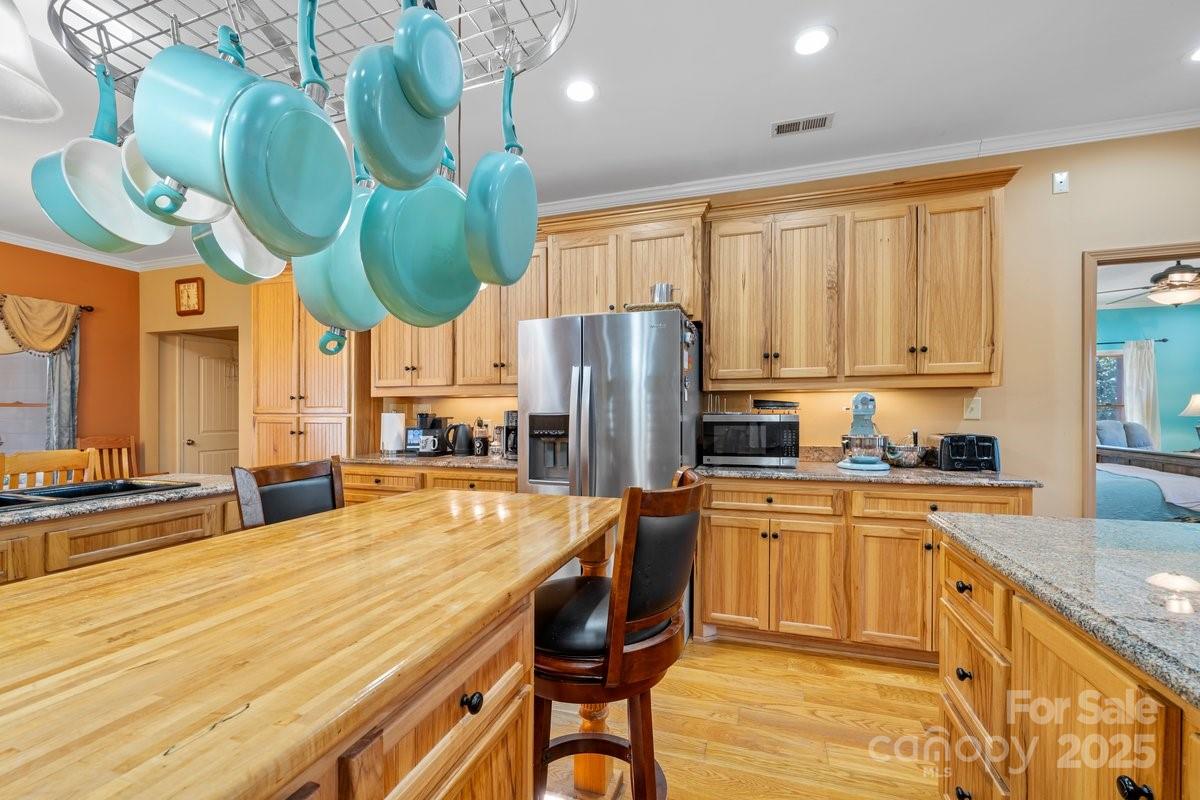 492 State Rd S-11-586 Gaffney, SC 29340 - Photo 14 of 45 a kitchen with stainless steel appliances granite countertop a sink a stove and refrigerator