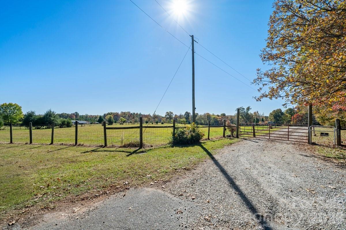 492 State Rd S-11-586 Gaffney, SC 29340 - Photo 40 of 45