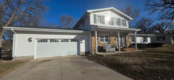 $299,900 | 1106 Foothills Circle, Albert Lea, MN 56007