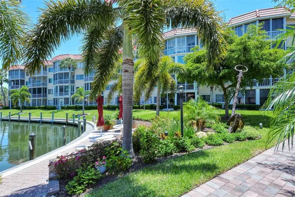 $467,000 | 1300 North Portofino Drive, Unit 305, Sarasota, FL 34242