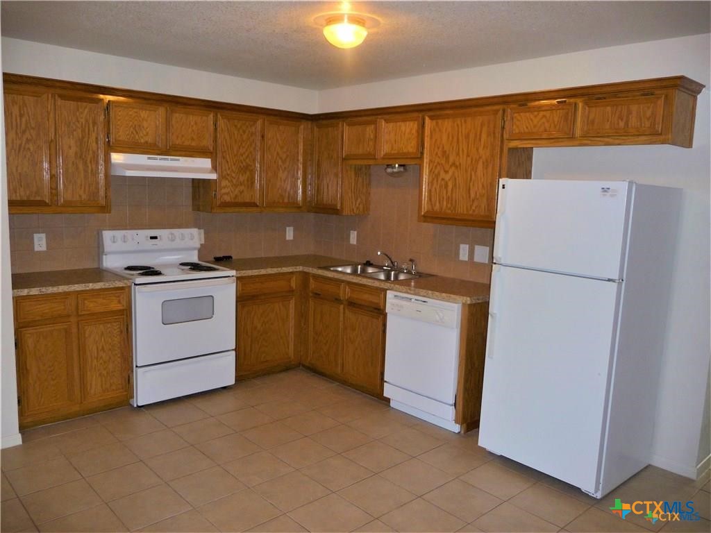 502 Bermuda Street, Unit A & B Copperas Cove, TX 76522 - Photo 13 of 25 KITCHEN SIDE B