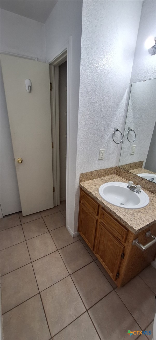 502 Bermuda Street, Unit A & B Copperas Cove, TX 76522 - Photo 18 of 25 BATHROOM SIDE B