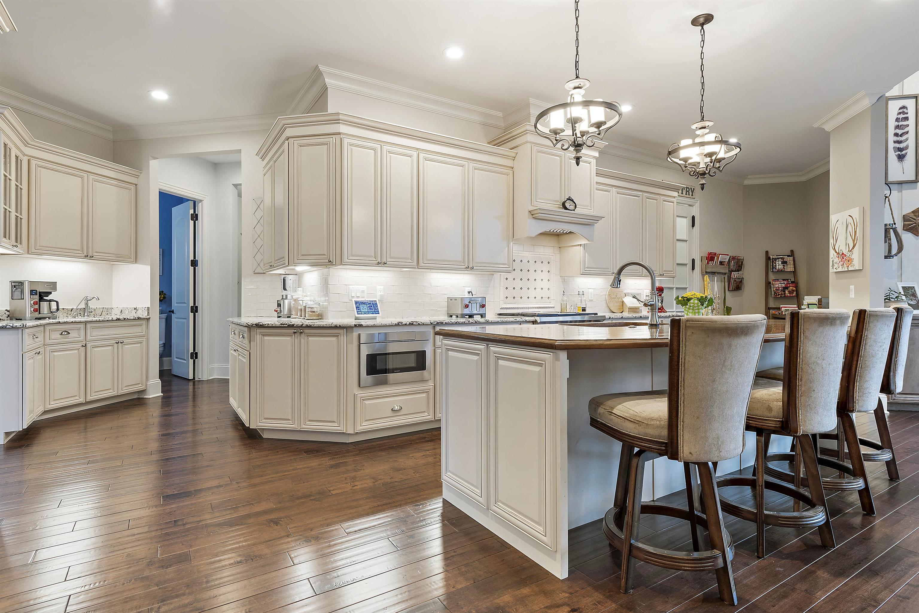 7671 Maple Ridge Drive Clarkston, MI 48346 - Photo 18 of 94 1898840-17.JPG