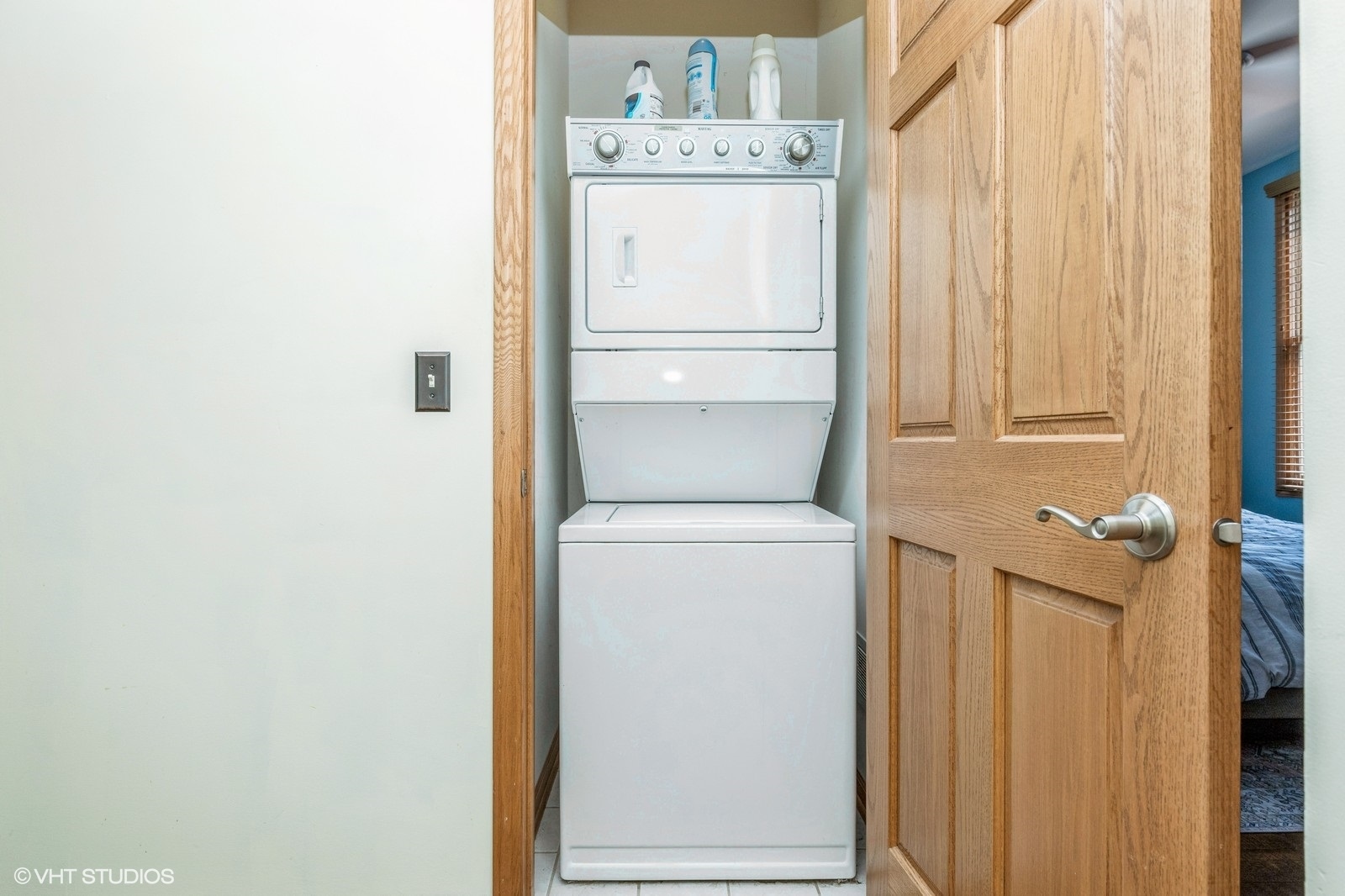 162 Dawson Drive Elgin, IL 60120 - Photo 11 of 15 a utility room with dryer and washer