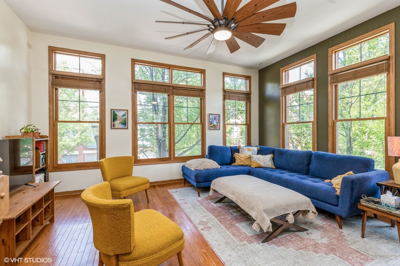162 Dawson Drive Elgin, IL 60120 - Photo 3 of 15 a living room with furniture and large windows