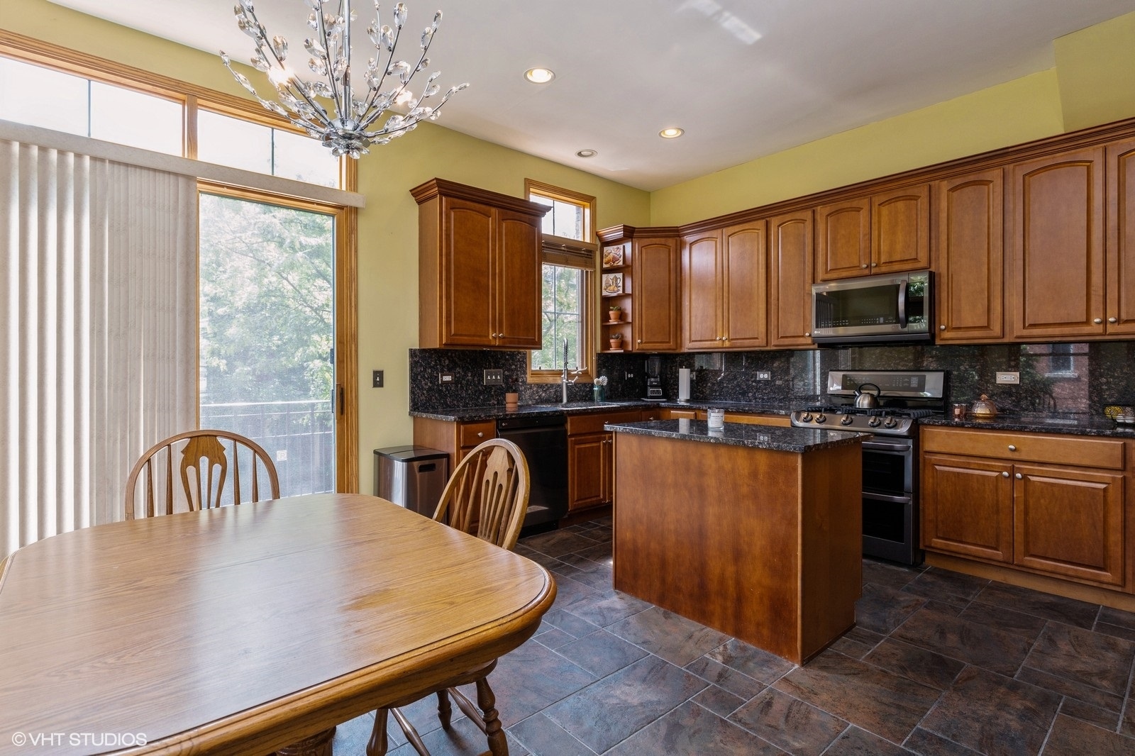 162 Dawson Drive Elgin, IL 60120 - Photo 4 of 15 a kitchen with sink a refrigerator and microwave