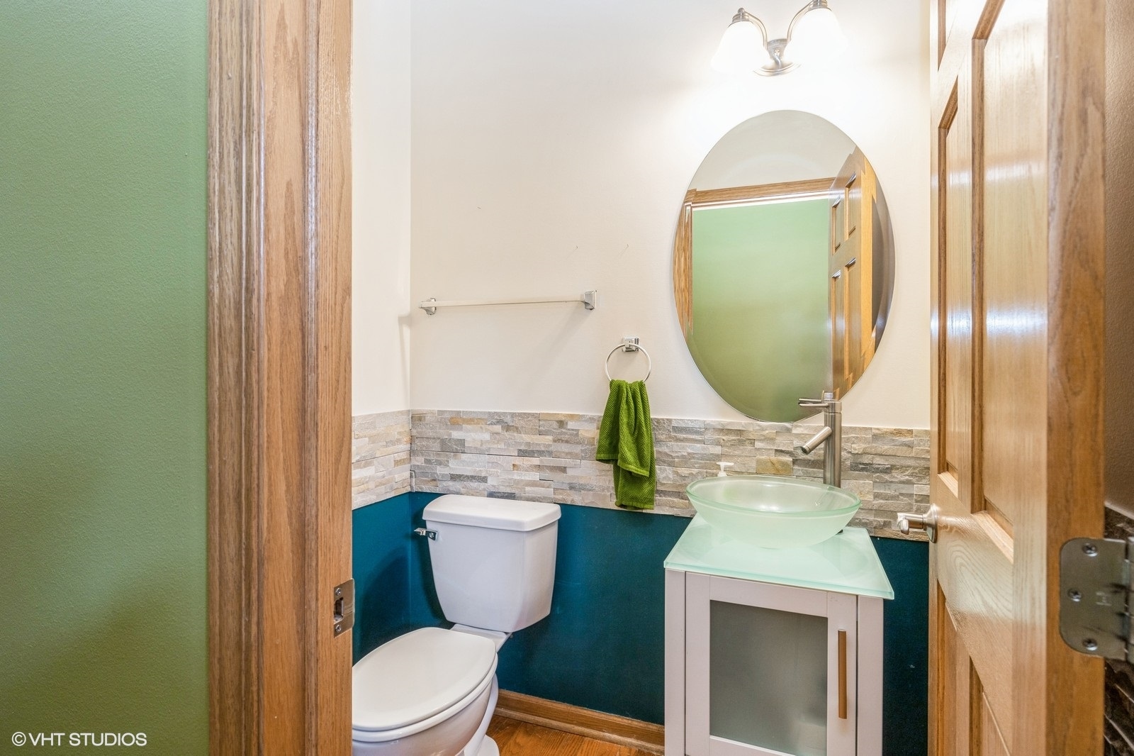 162 Dawson Drive Elgin, IL 60120 - Photo 6 of 15 a bathroom with a toilet sink and mirror
