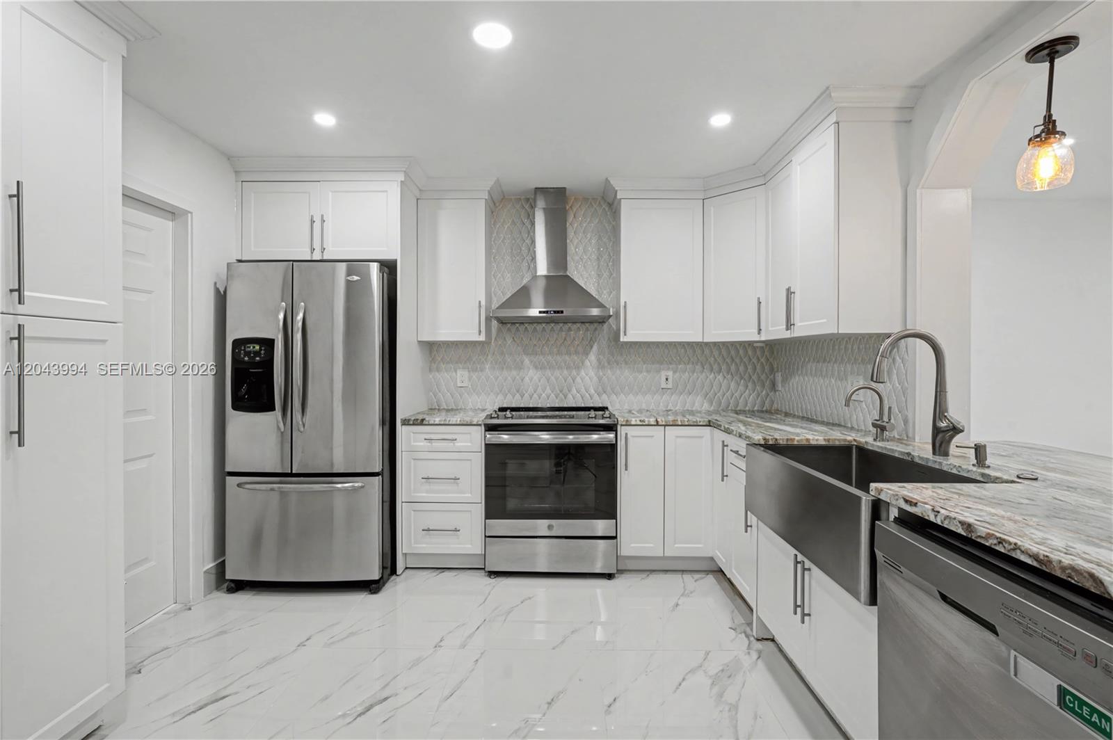 16240 Southwest 75th Street Miami, FL 33193 - Photo 16 of 26