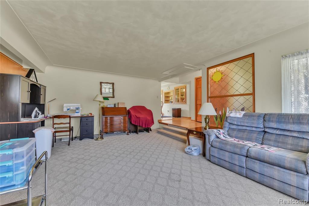 2073 Walton Boulevard Rochester Hills, MI 48309 - Photo 5 of 29