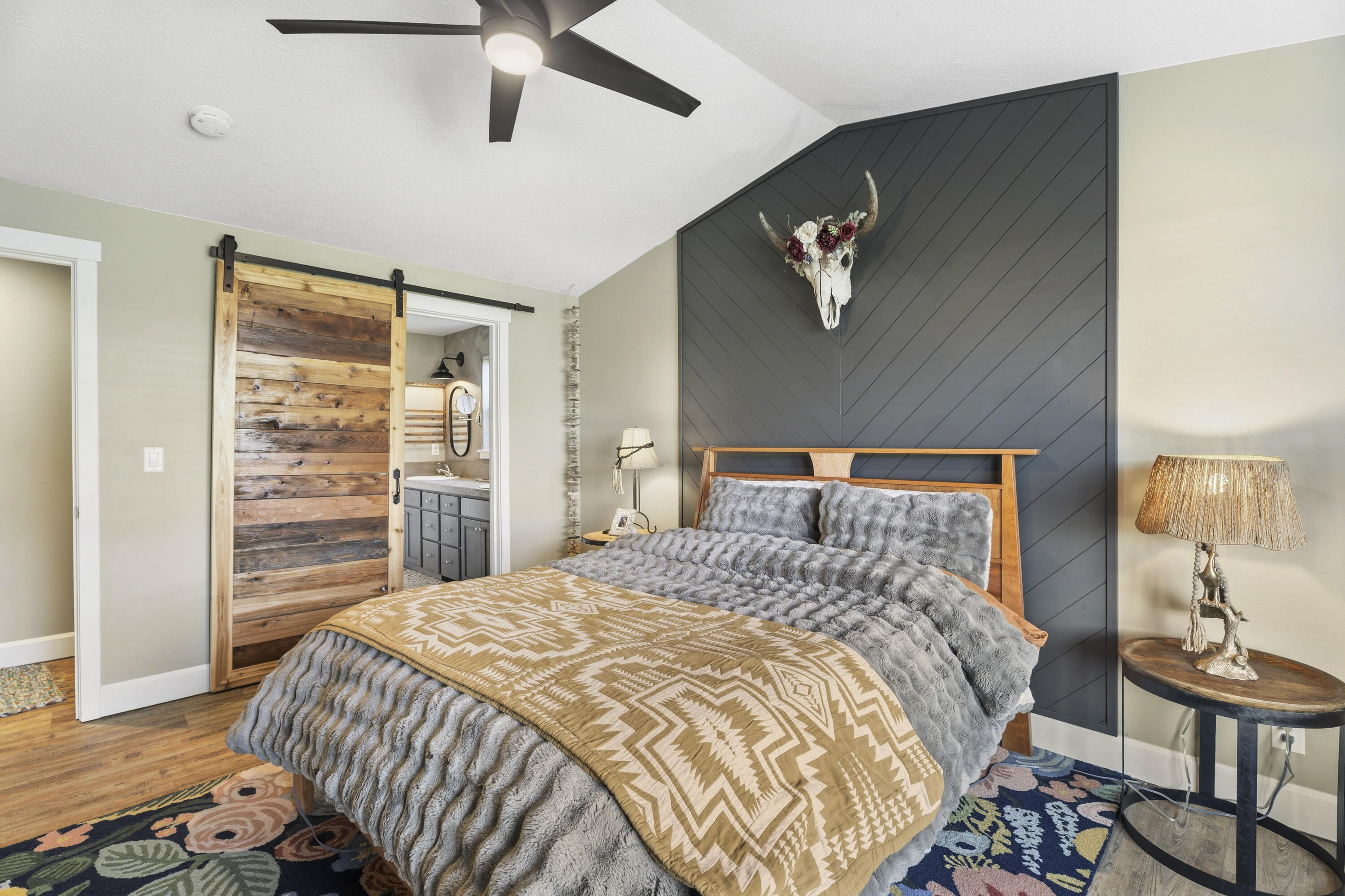 2845 Southwest 31st Street Redmond, OR 97756 - Photo 23 of 33 Primary Bedroom