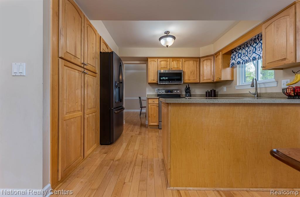 35810 Smithfield Road Farmington, MI 48335 - Photo 12 of 46