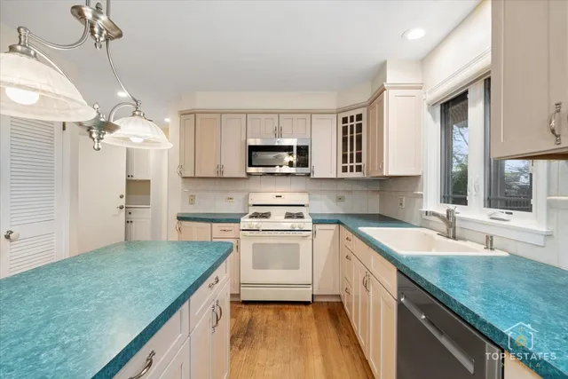 $599,000 | 10 Wildwood Drive North, Prospect Heights, IL 60070