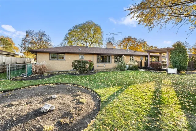 $599,000 | 10 Wildwood Drive North, Prospect Heights, IL 60070