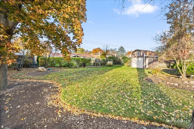 $599,000 | 10 Wildwood Drive North, Prospect Heights, IL 60070