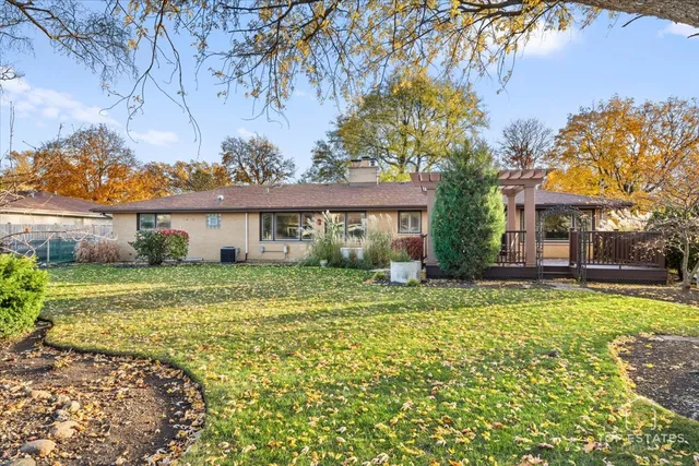 $599,000 | 10 Wildwood Drive North, Prospect Heights, IL 60070