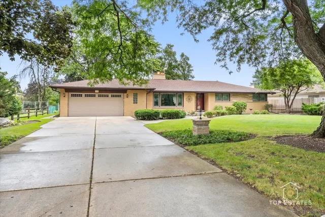 $599,000 | 10 Wildwood Drive North, Prospect Heights, IL 60070