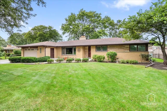 $599,000 | 10 Wildwood Drive North, Prospect Heights, IL 60070
