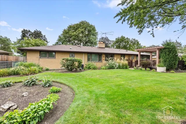 $599,000 | 10 Wildwood Drive North, Prospect Heights, IL 60070