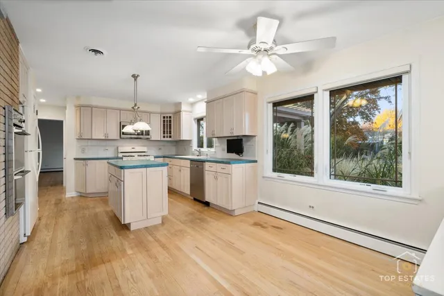 $599,000 | 10 Wildwood Drive North, Prospect Heights, IL 60070