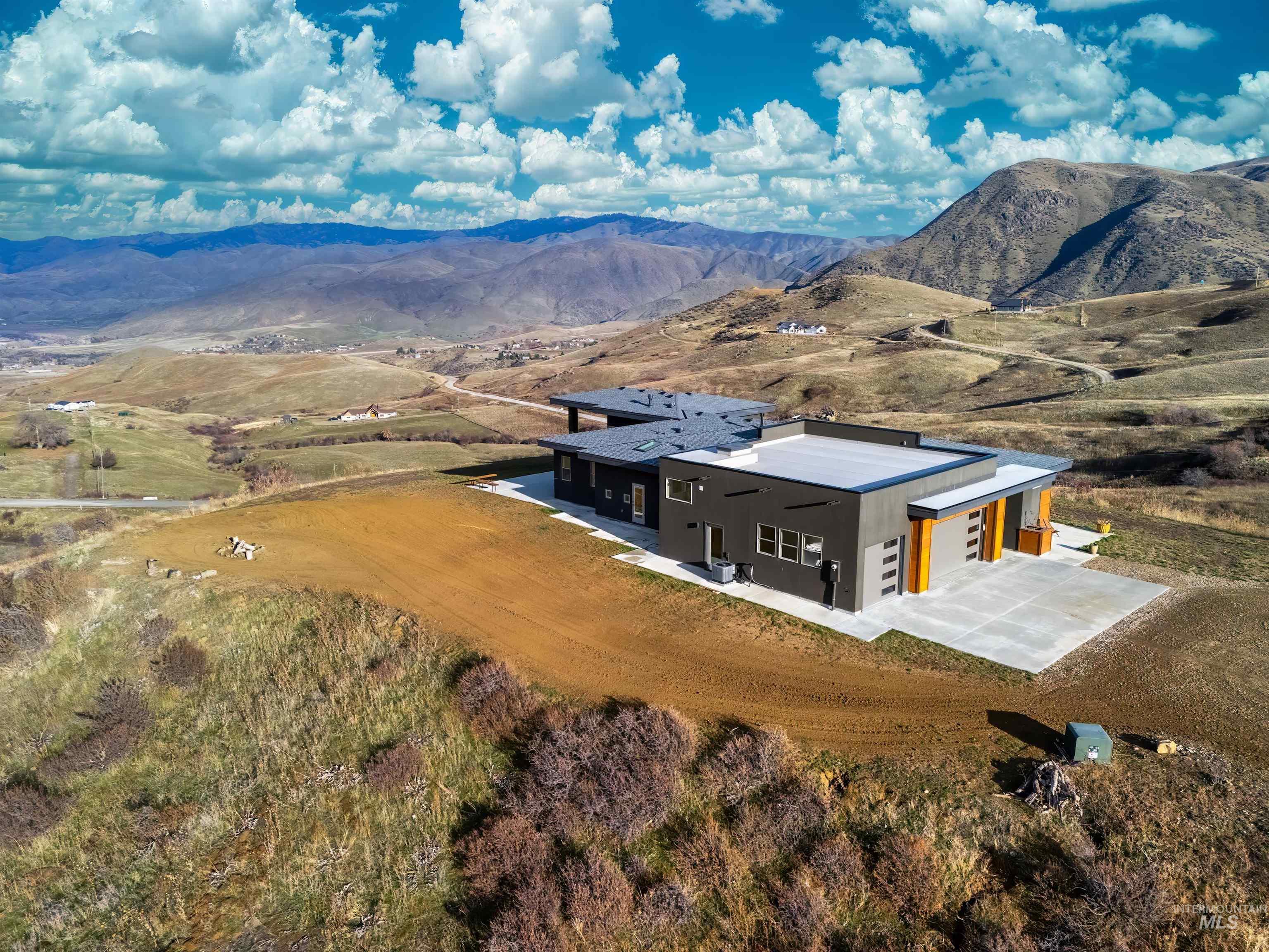 170 Summit Ridge Road Horseshoe Bend, ID 83629 - Photo 33 of 50 Aerial view of property and surrounding area featuring a mountain backdrop