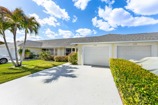 $313,500 | 10924 Southeast Stonehill Lane, Hobe Sound, FL 33455