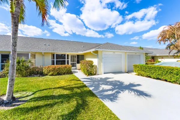 $313,500 | 10924 Southeast Stonehill Lane, Hobe Sound, FL 33455