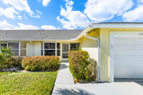 $313,500 | 10924 Southeast Stonehill Lane, Hobe Sound, FL 33455