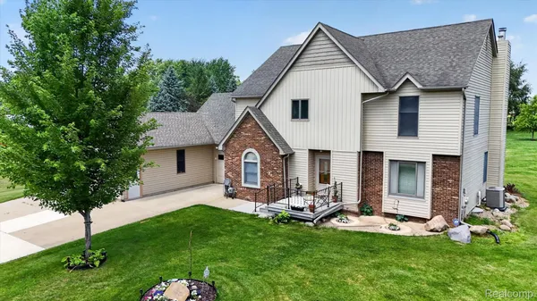 $475,000 | 6888 Slawski Drive, Fowlerville, MI 48836