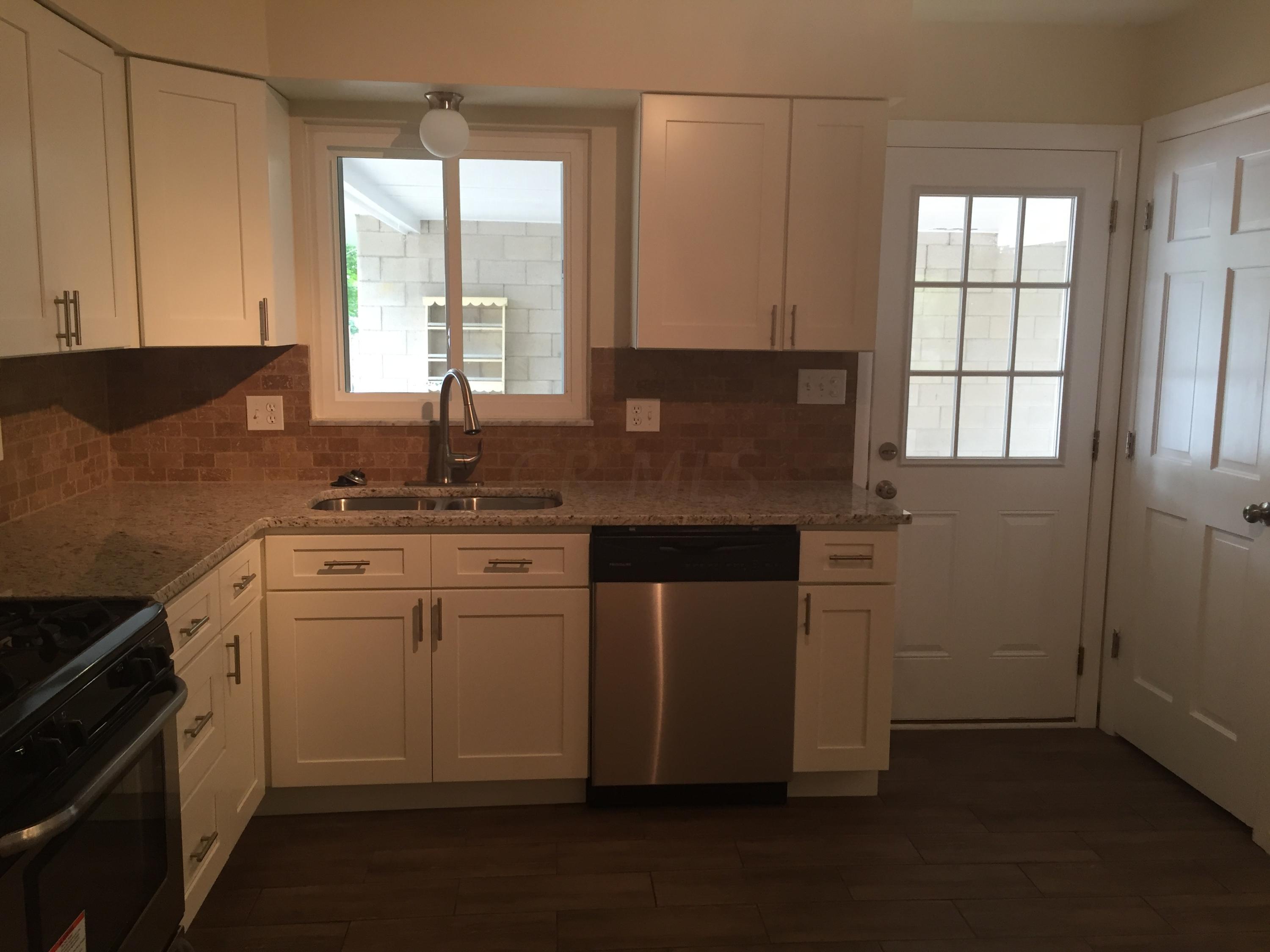 479 McCutcheon Road Columbus, OH 43230 - Photo 8 of 31