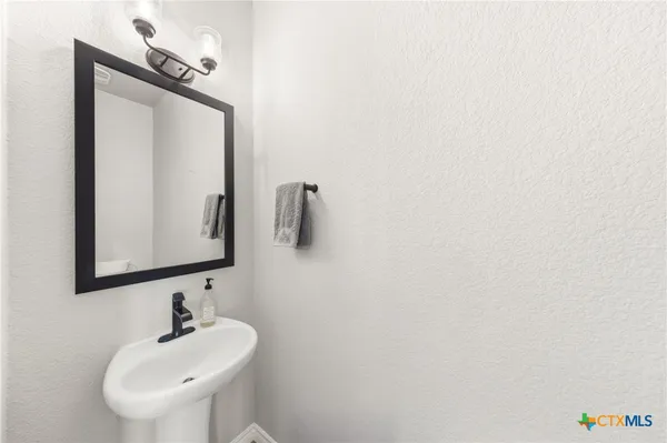 $600,000 | 1708 Meadow Crest, Salado, TX 76571