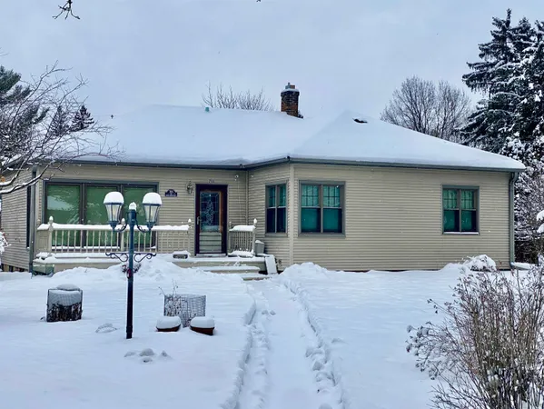 $300,000 | 703 Greenbriar Avenue, Park Ridge, WI 54481