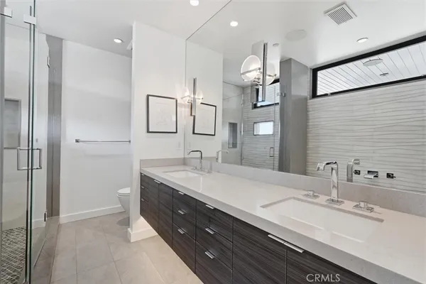 a view of washer and dryer