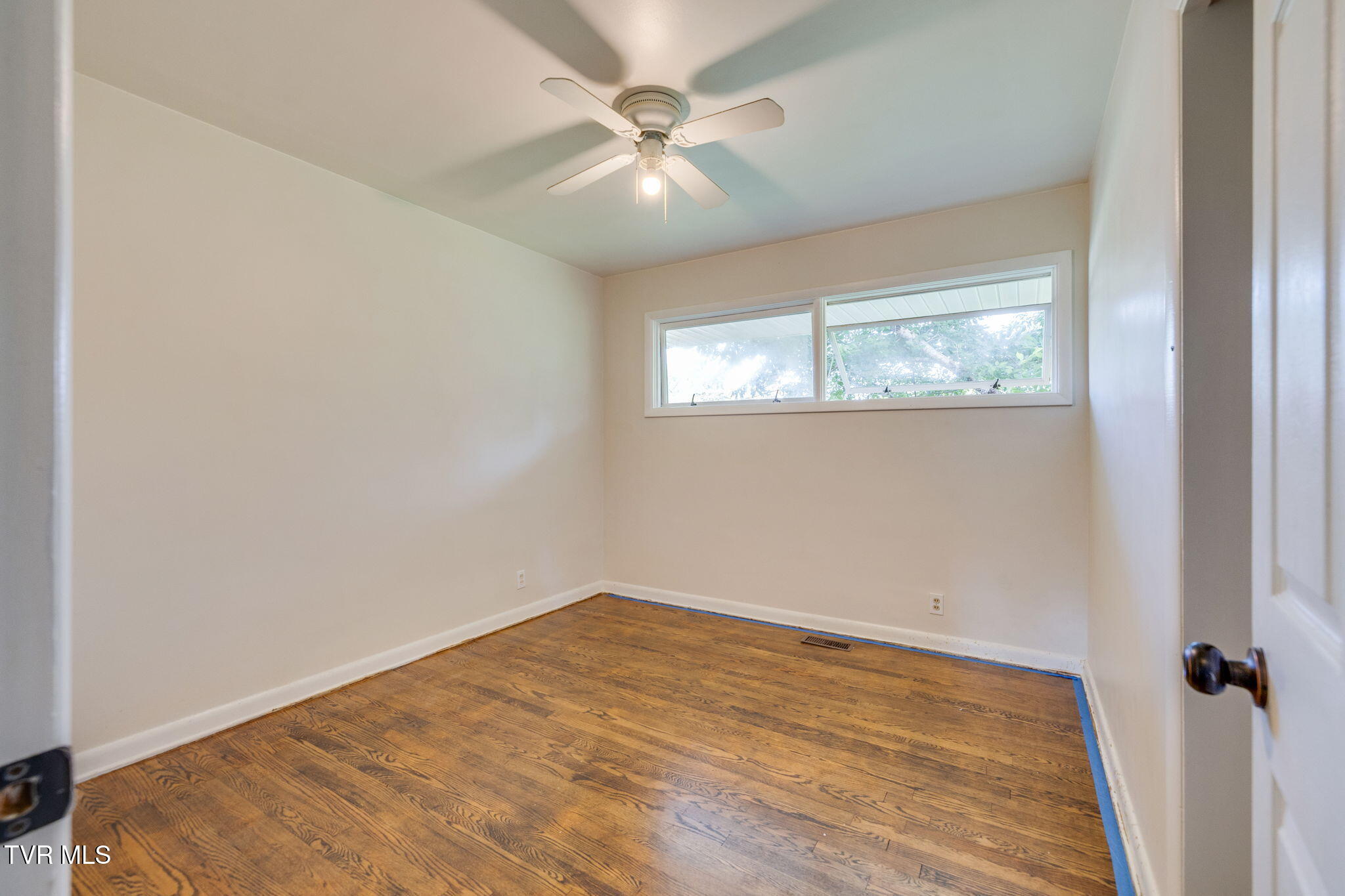 412 Colonial Heights Road Kingsport, TN 37663 - Photo 17 of 29 020