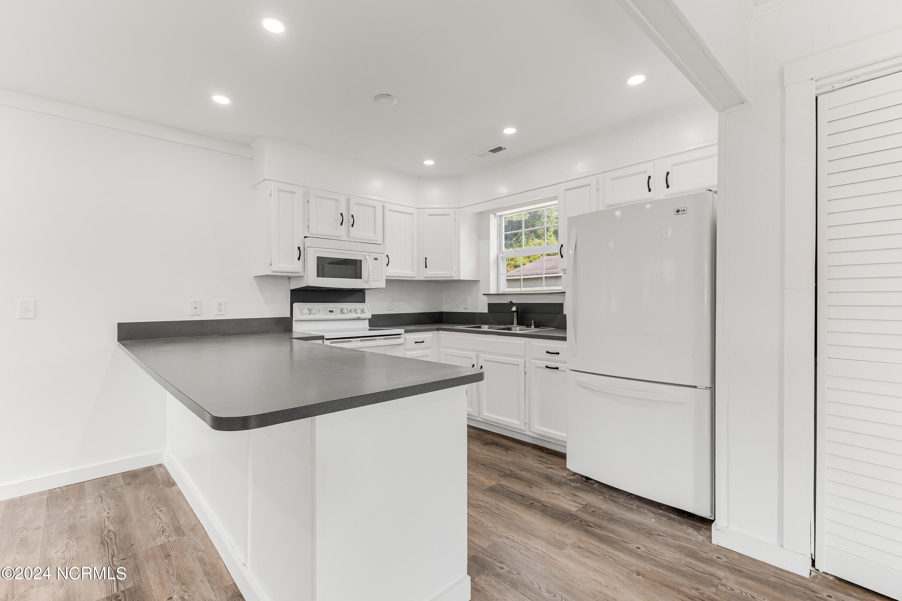317 Richelieu Road Wilmington, NC 28412 - Photo 12 of 39 317 Richelieu-12
