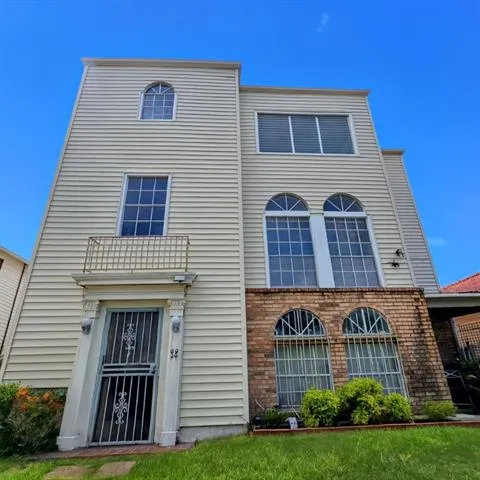 $1,350 | 2919 Carondelet Street, Unit C, New Orleans, LA 70115