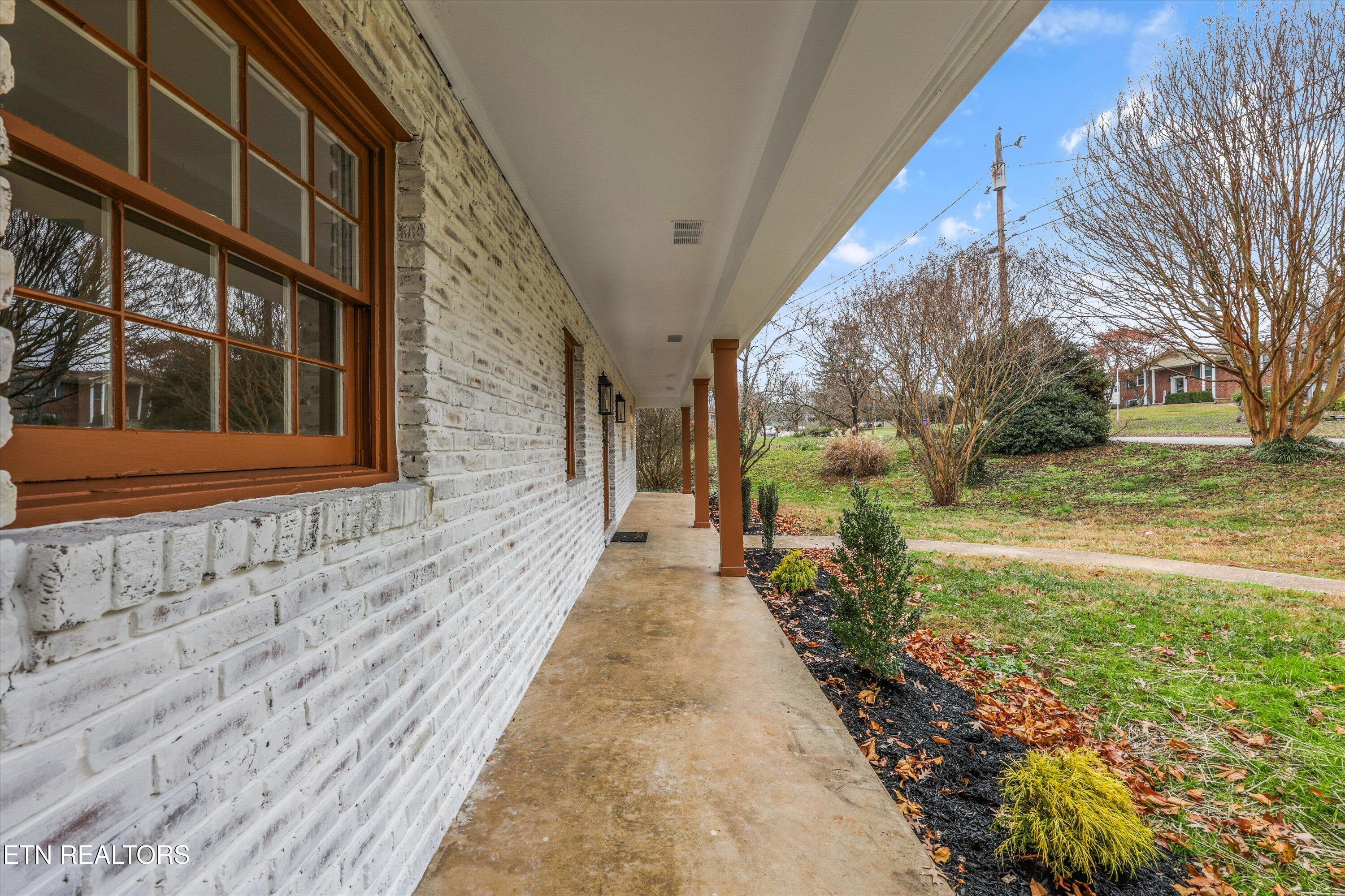 609 Coventry Road Knoxville, TN 37923 - Photo 4 of 40 05-609 Coventry Rd36