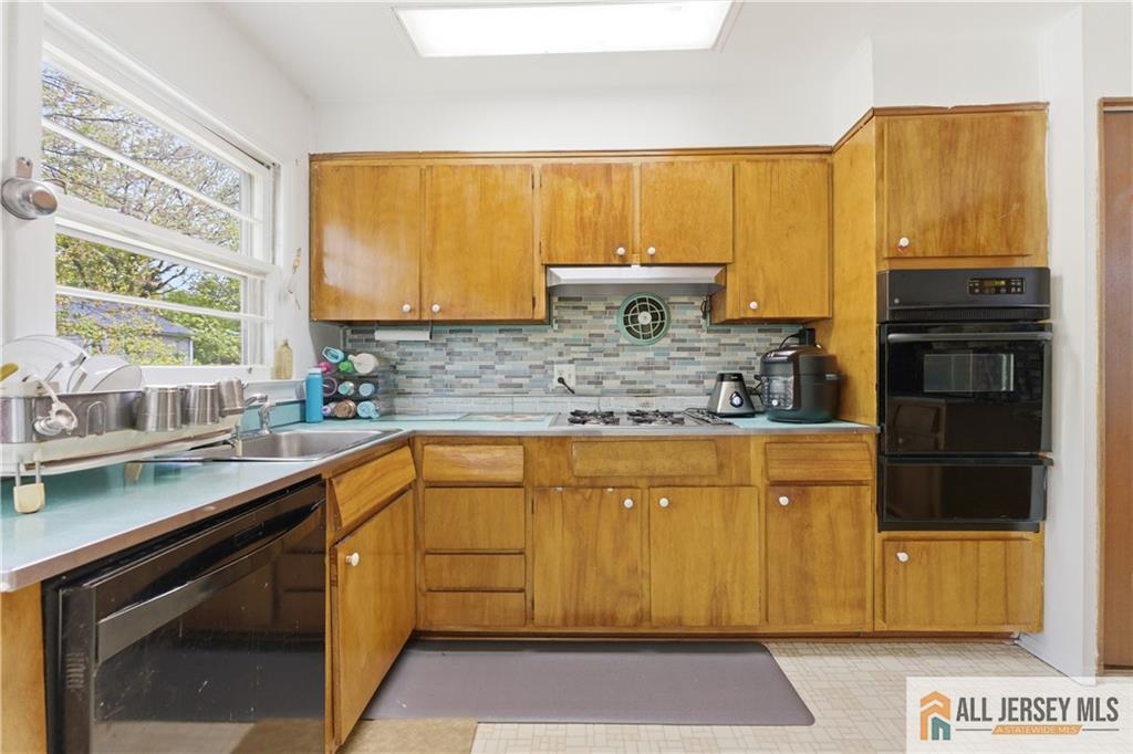 459 Wheeler Road North Brunswick, NJ 08902 - Photo 11 of 30